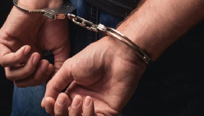 इटावा : पुलिस मुठभेड़ में जिलाबदर अभियुक्त अवैध असलहा के साथ गिरफ्तार
