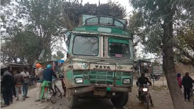 Photo of पलिया-संपूर्णानगर मार्ग पर दो ट्रकों की भिड़ंत, ट्रक चालक व ग्रामीण बाल-बाल बचे